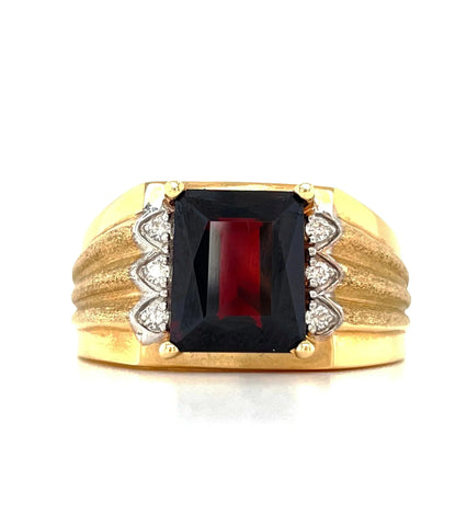 14K Yellow Gold 0.09TDW Diamond And Emerald Cut Garnet Ring