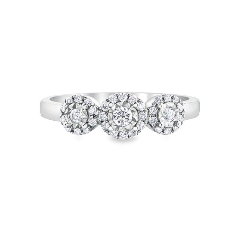 Sparkiling Diamond 0.25TDW Halo Ring in 10K White Gold